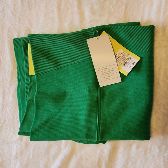 NWT Green biker shorts - Picture 3 of 4